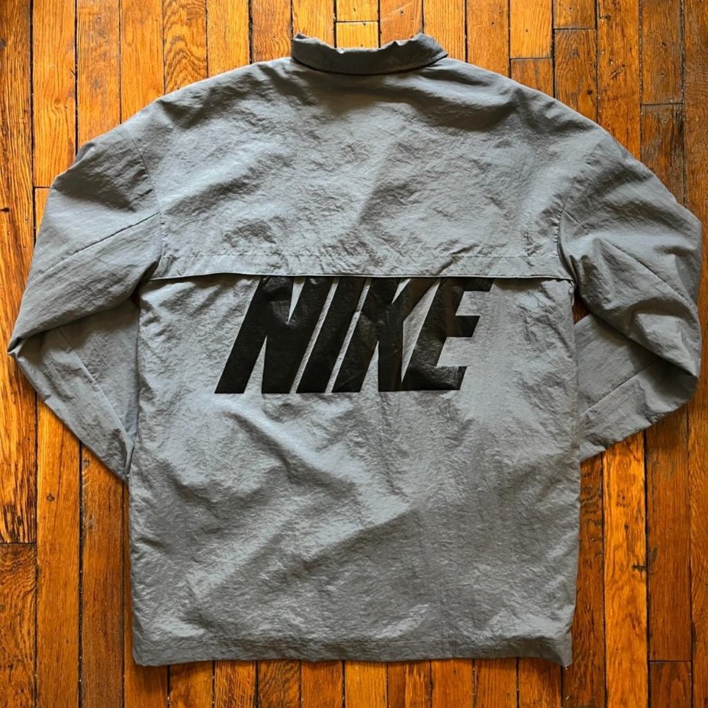 Vintage 2000s Nike Men's Light Grey Black Huge Spell Out Graphic Light Jacket‎